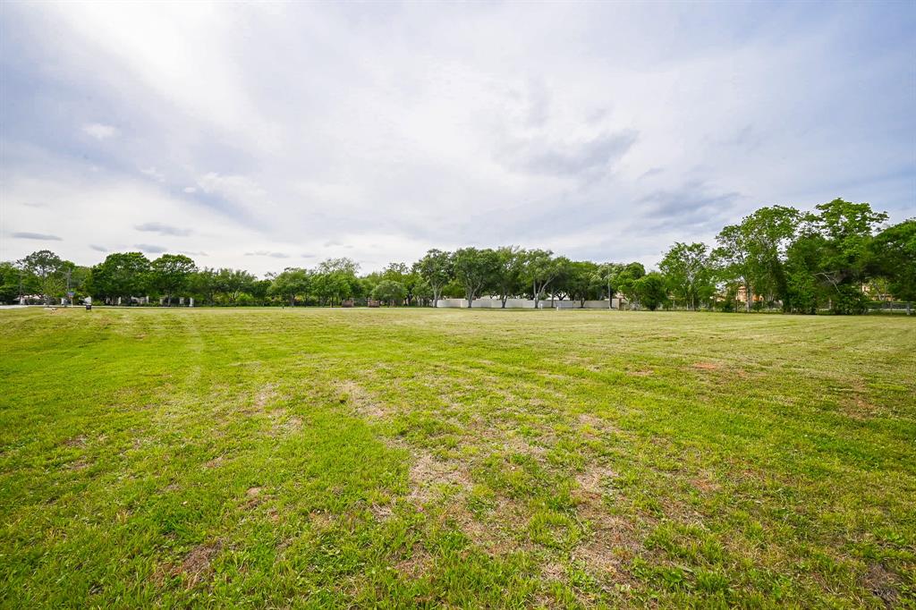 1307 Horseshoe Drive, Sugar Land, Texas image 8