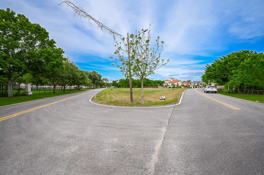1307 Horseshoe Drive, Sugar Land, Texas image 17