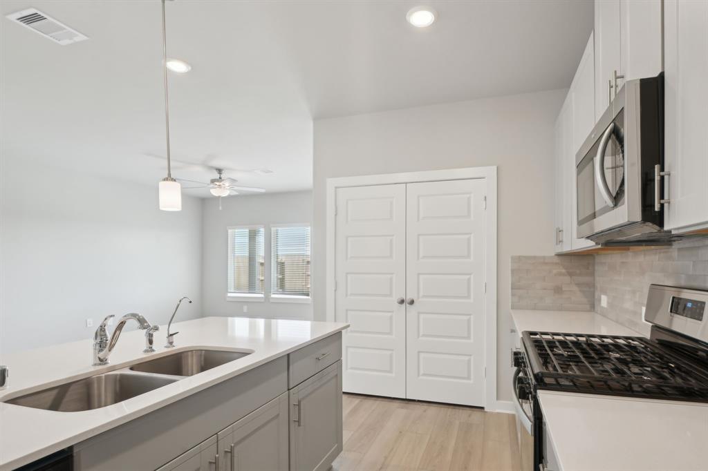 10705 Discovery Lane, Texas City, Texas image 20