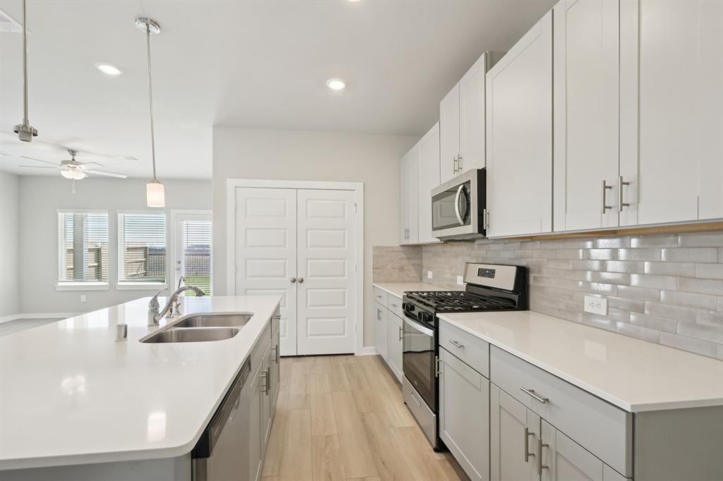 10705 Discovery Lane, Texas City, Texas image 21