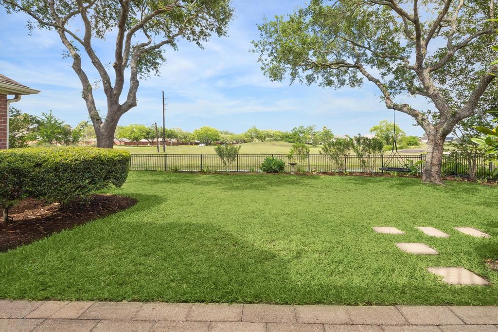 2603 Pinebend Drive, Pearland, Texas image 15