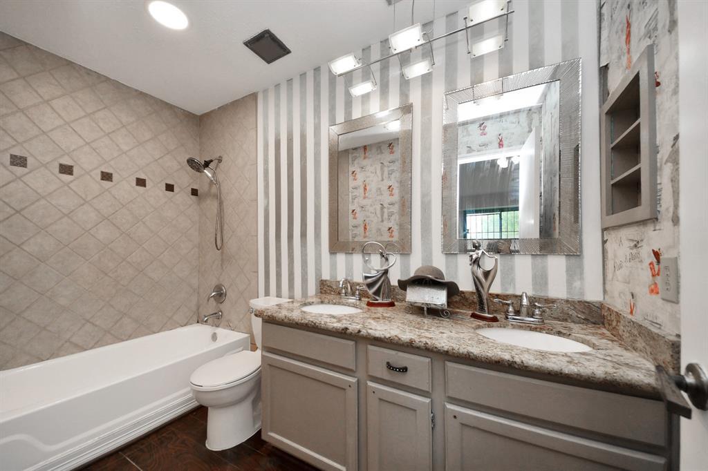 2026 Hickory Glen Drive, Missouri City, Texas image 23