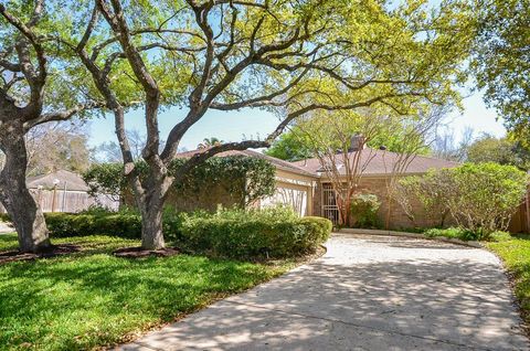 Photo of 1339 Beaujolais Lane, Houston, TX 77077 (MLS # 45481330)