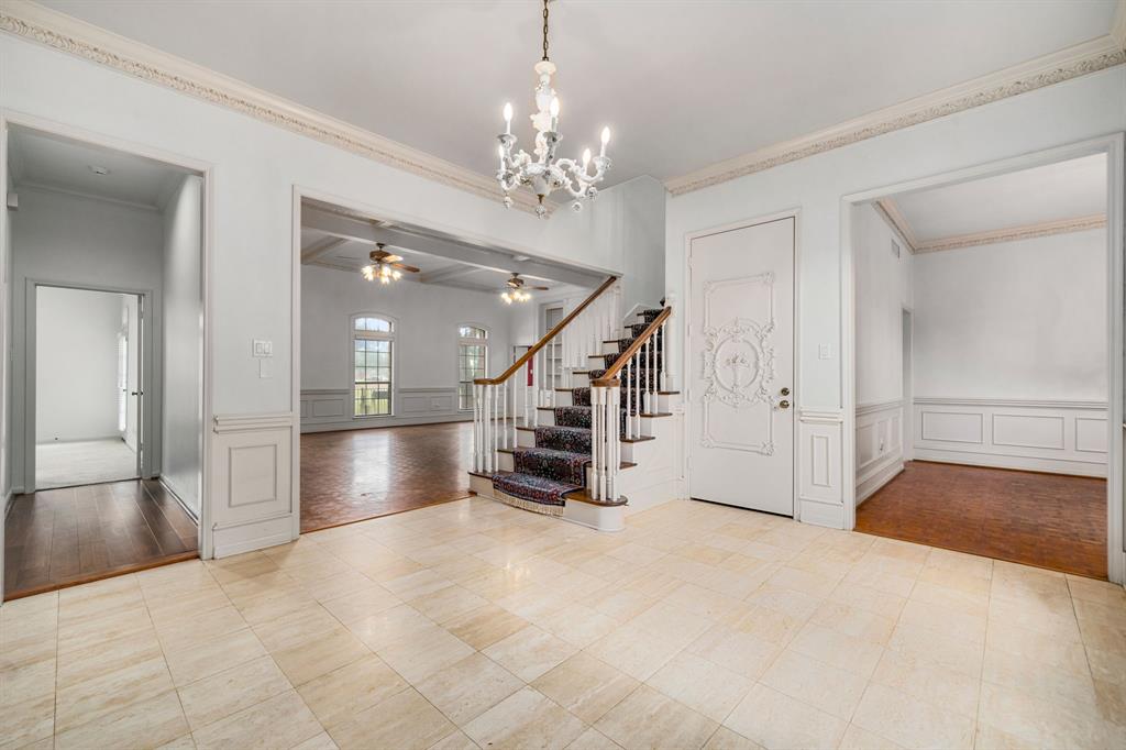60 Crestwood Circle
