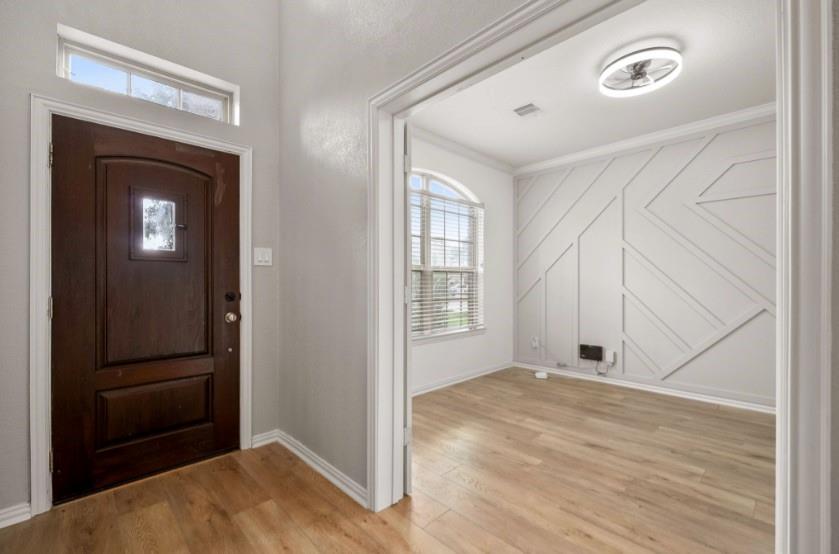 910 S Chamfer Way, Crosby, Texas image 3