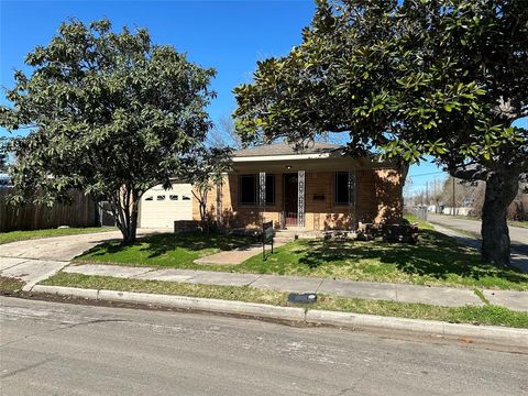 Single Family Residence in Baytown TX 600 Neal Street.jpg