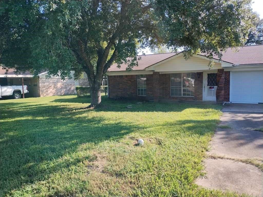 105 Newcastle Street, Victoria, Texas image 1