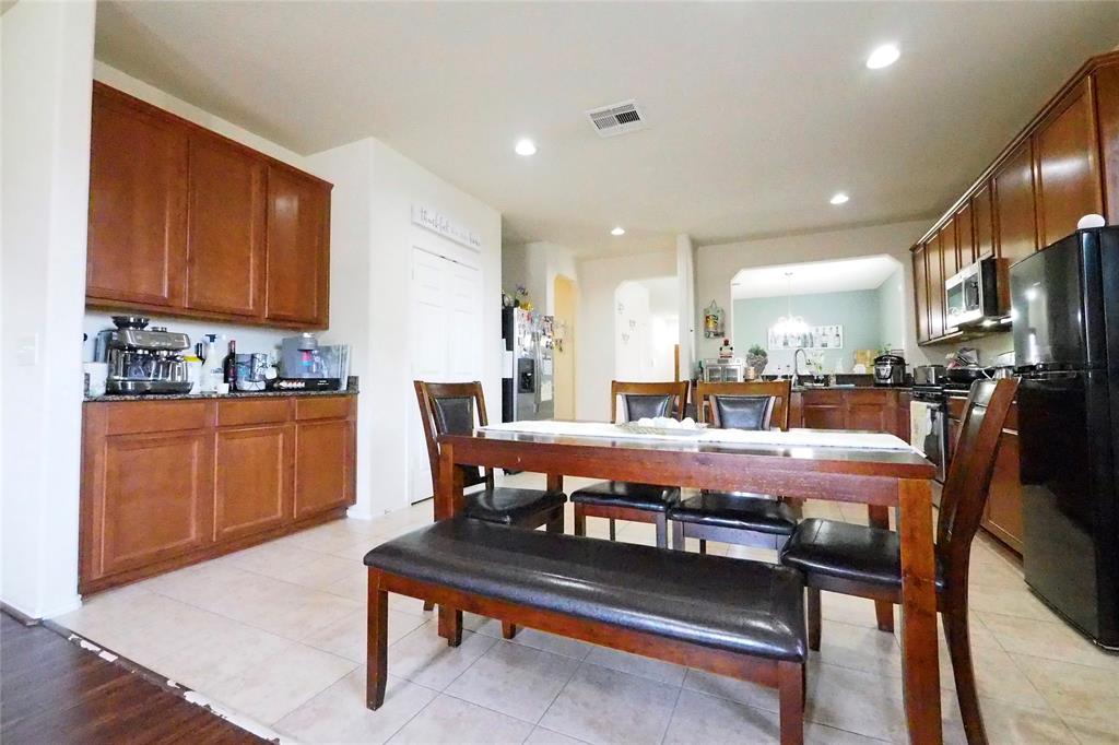1414 S Maple Drive, Katy, Texas image 13