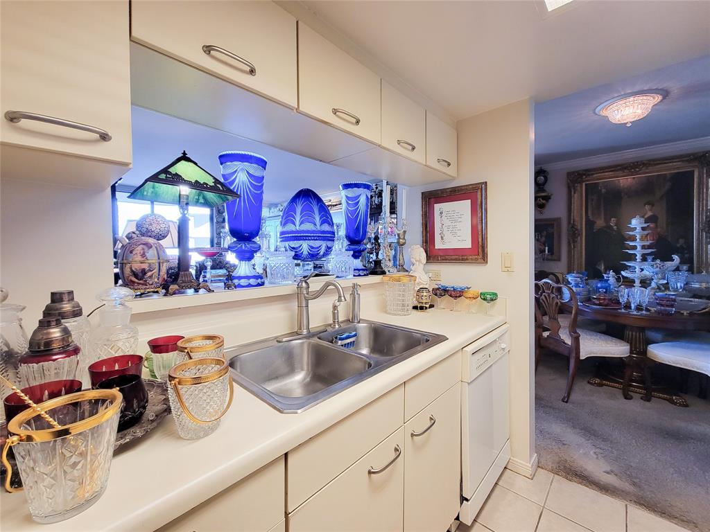 3525 Sage Road #811, Houston, Texas image 13