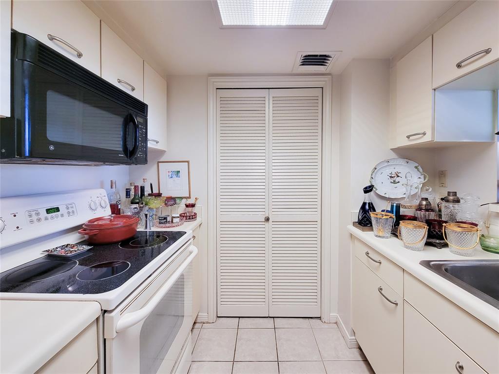 3525 Sage Road #811, Houston, Texas image 10