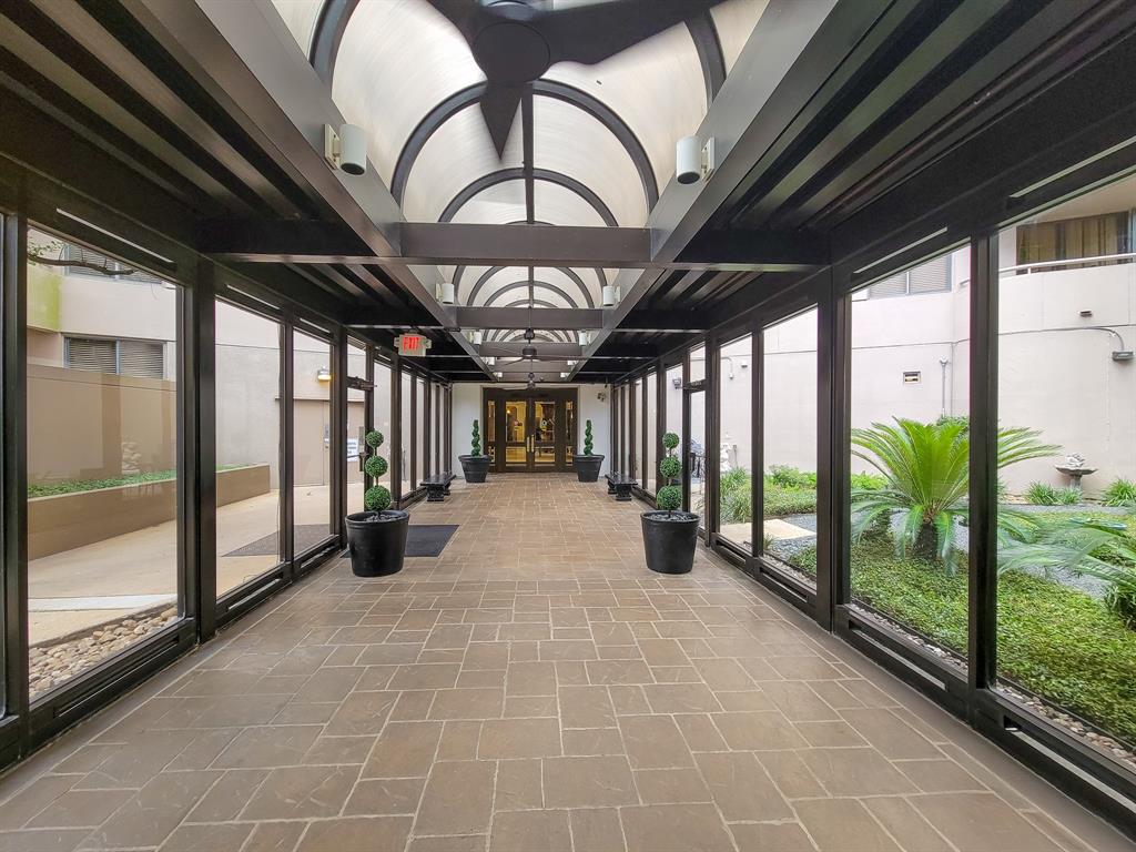 3525 Sage Road #811, Houston, Texas image 37
