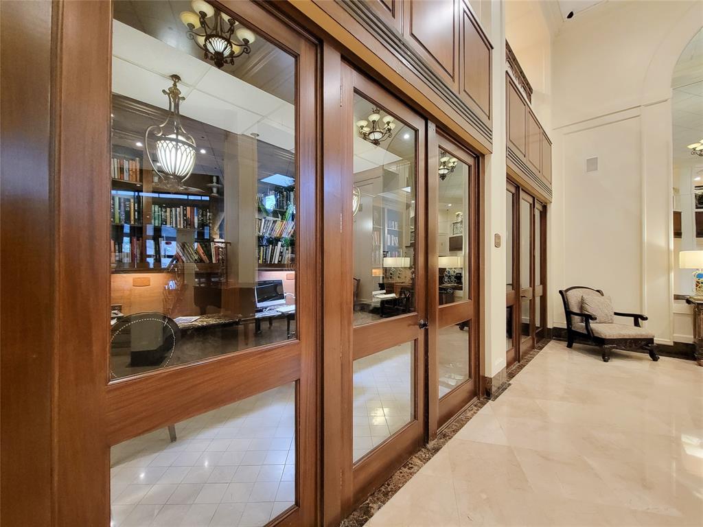3525 Sage Road #811, Houston, Texas image 25