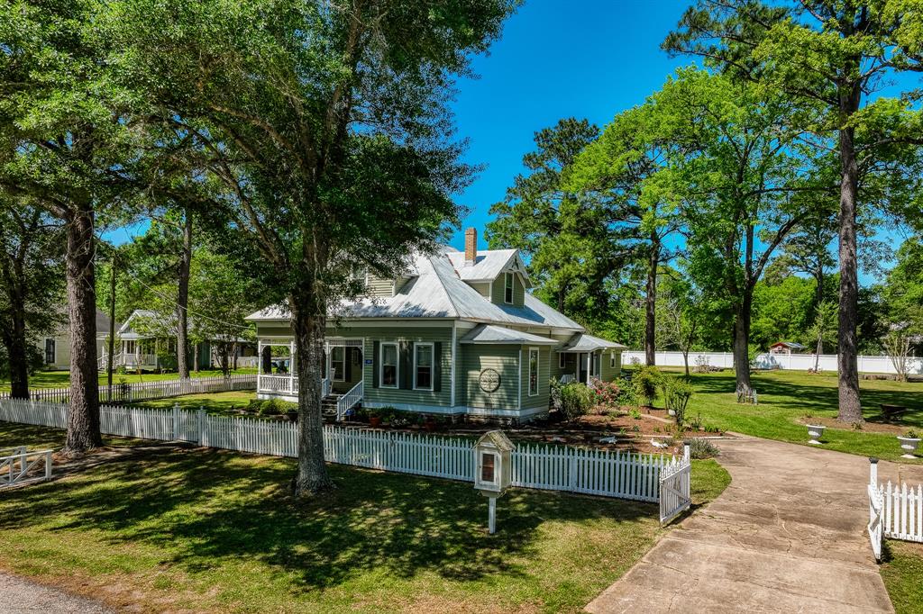 235 Hickory Street, New Ulm, Texas image 2