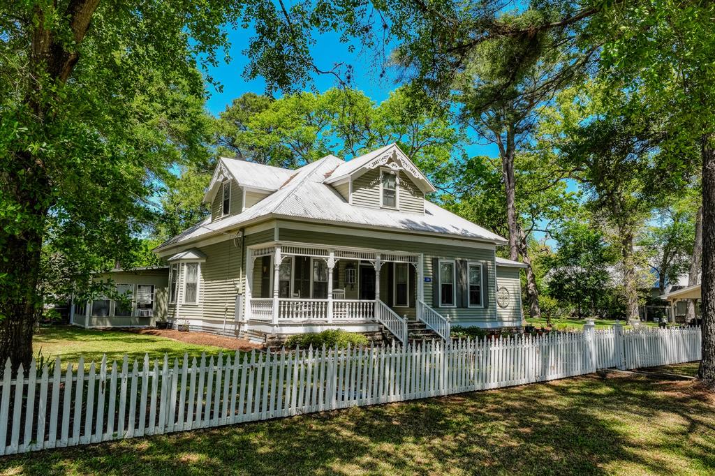 235 Hickory Street, New Ulm, Texas image 1
