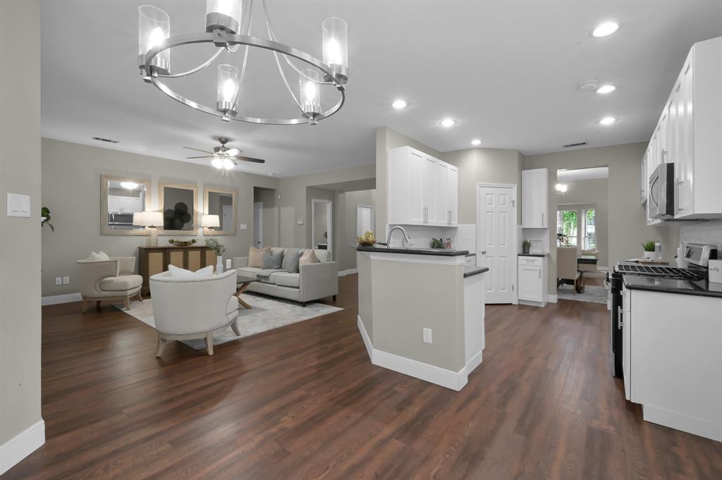 23 Greentwig Place, The Woodlands, Texas image 11