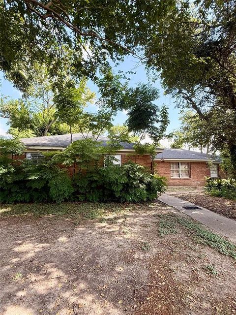 Photo of 5706 Parwill Street, Houston, TX 77081 (MLS # 21969015)