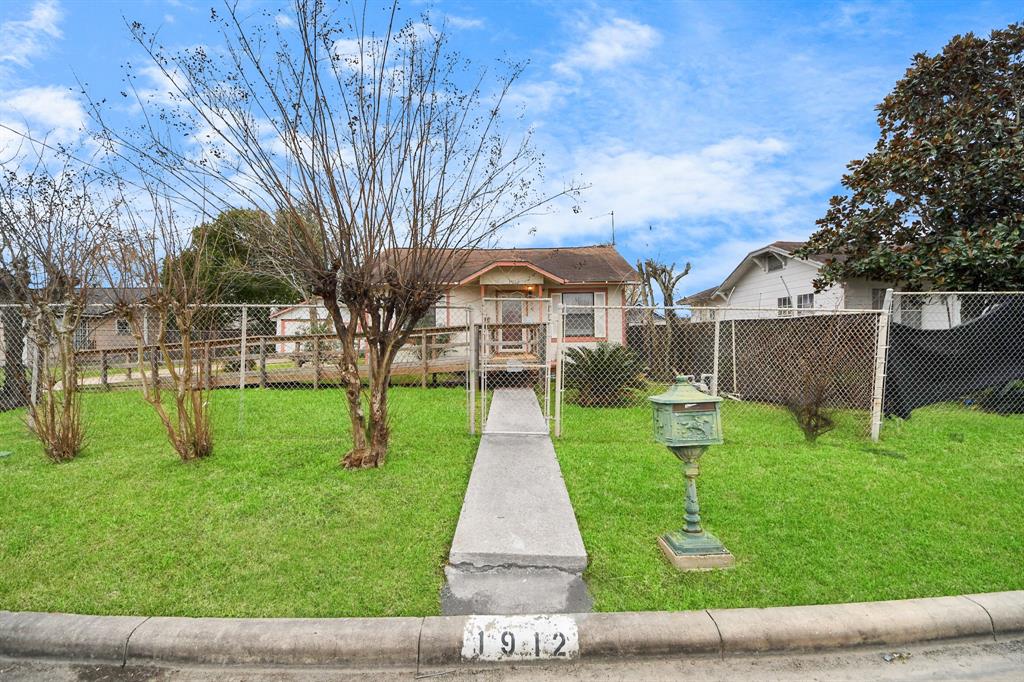 1912 Maryland Street, Baytown, Texas image 2