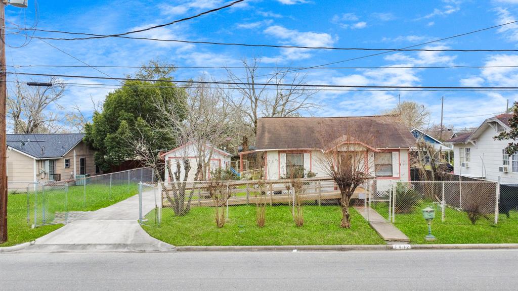 1912 Maryland Street, Baytown, Texas image 1