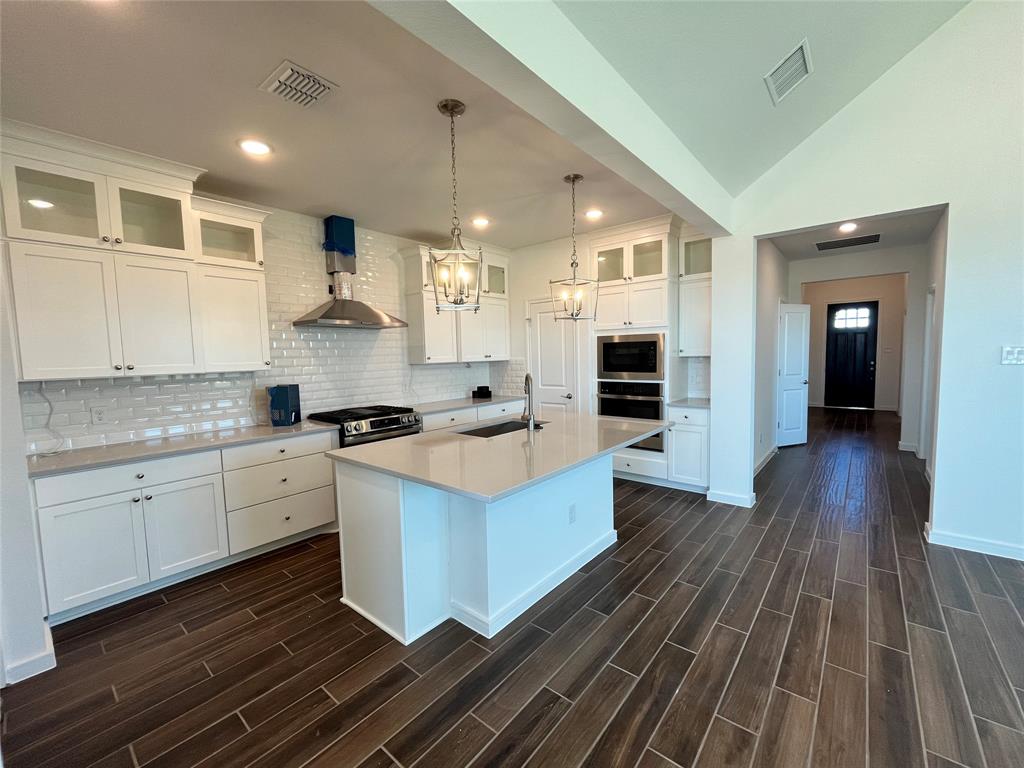 301 Cobb Court, Sealy, Texas image 8