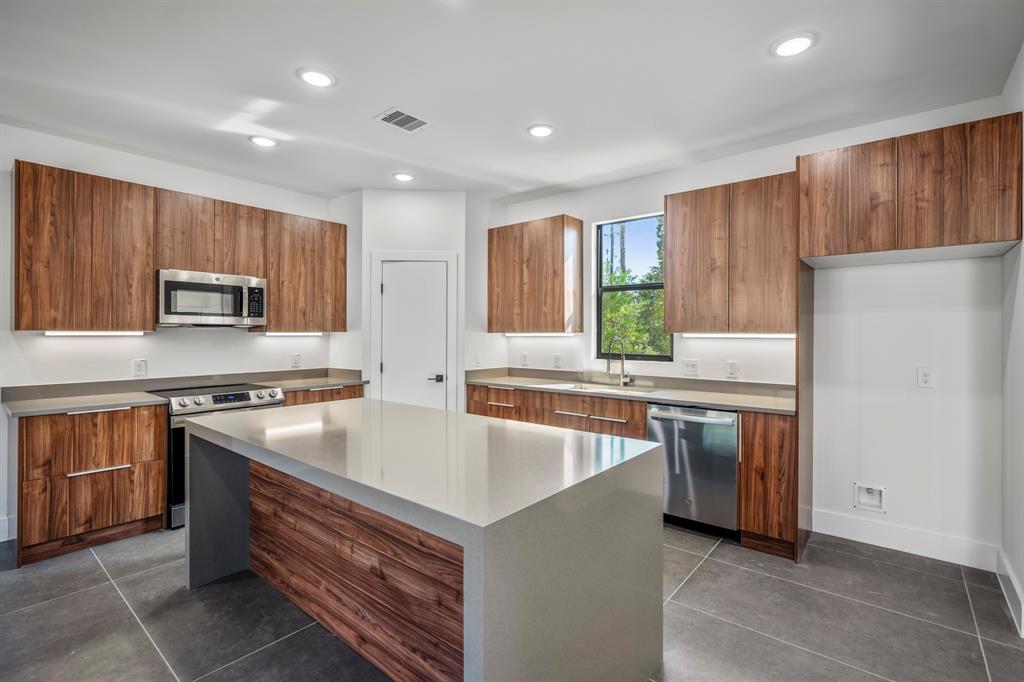 10728 Twin Oak Dr