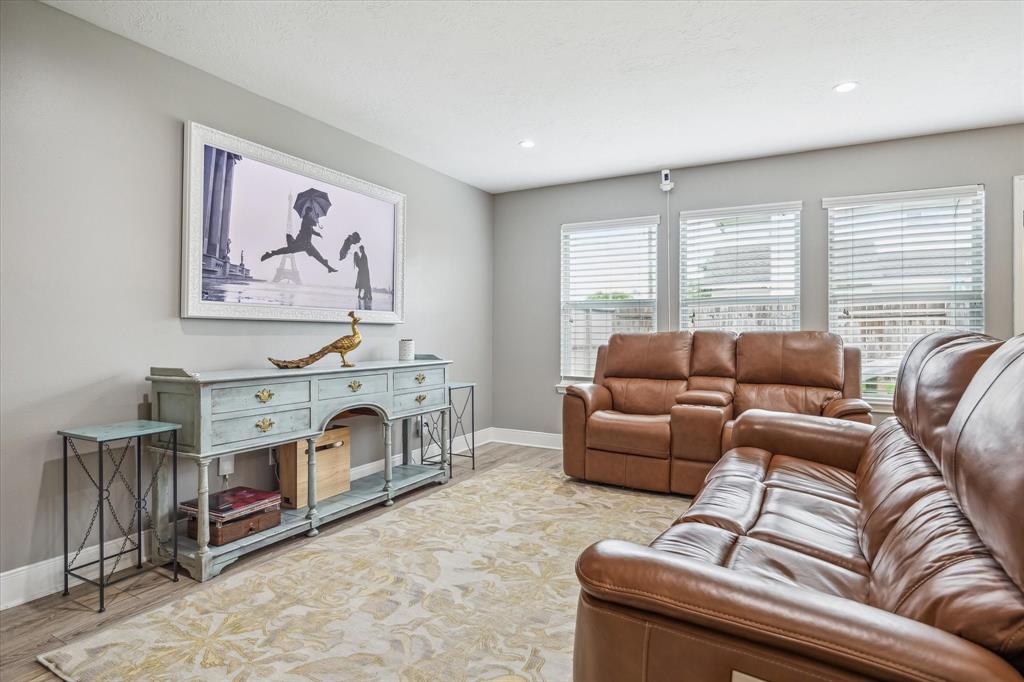 5126 Prosperity Circle, Houston, Texas image 5