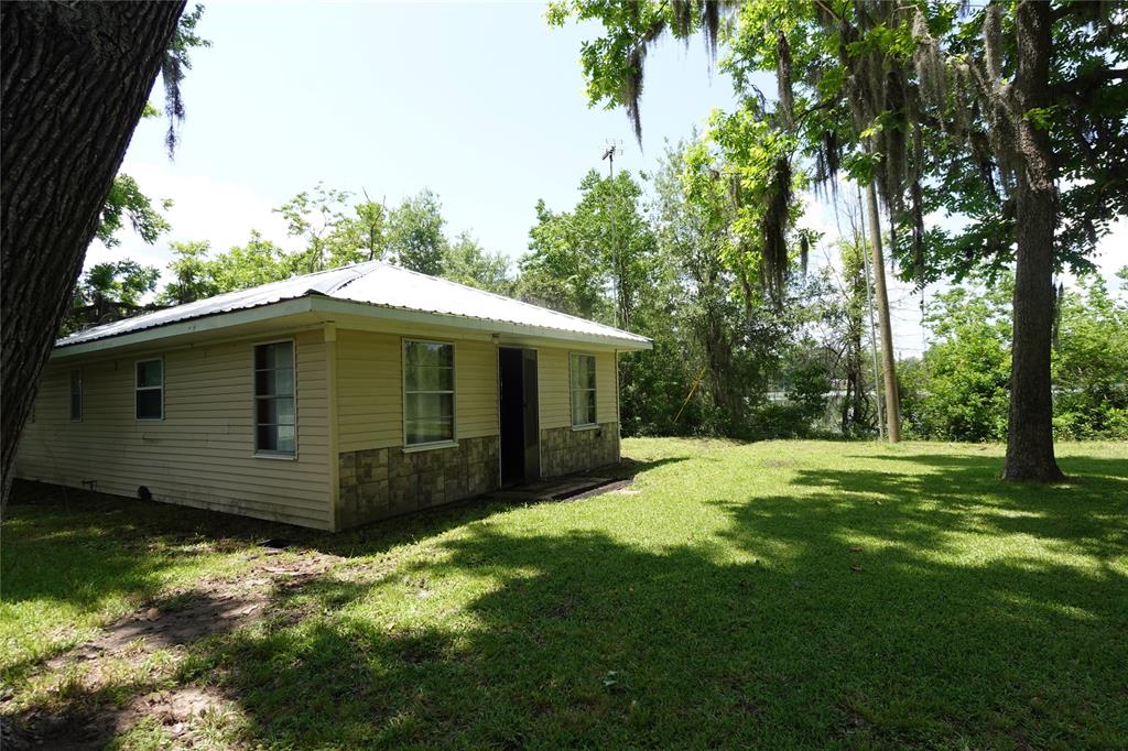 215 Weldon, Livingston, Texas image 3
