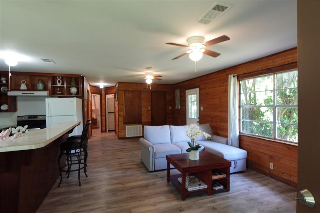 215 Weldon, Livingston, Texas image 10