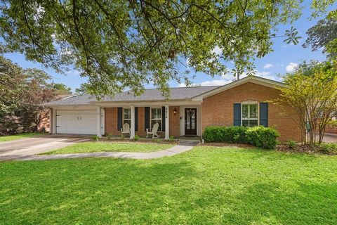Single Family Residence in Houston TX 4414 Rosebay Drive.jpg