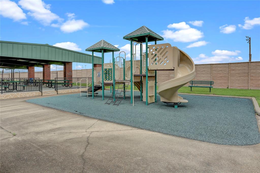 6401 Acorn Court, Pearland, Texas image 21
