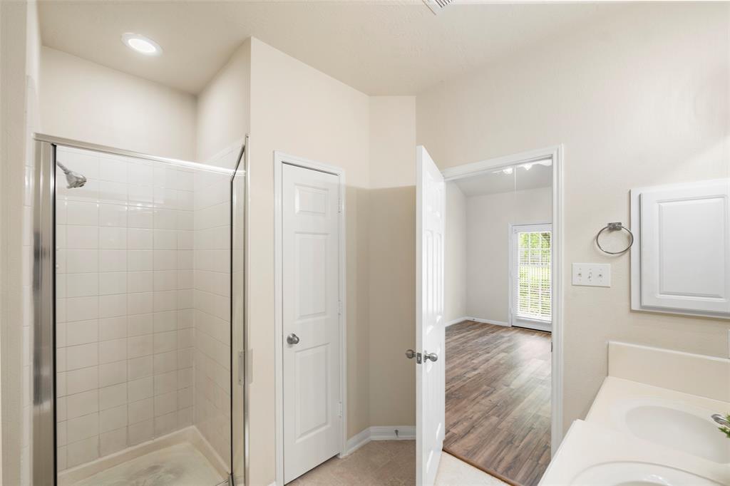 1525 Sunmeadow Boulevard, Friendswood, Texas image 24