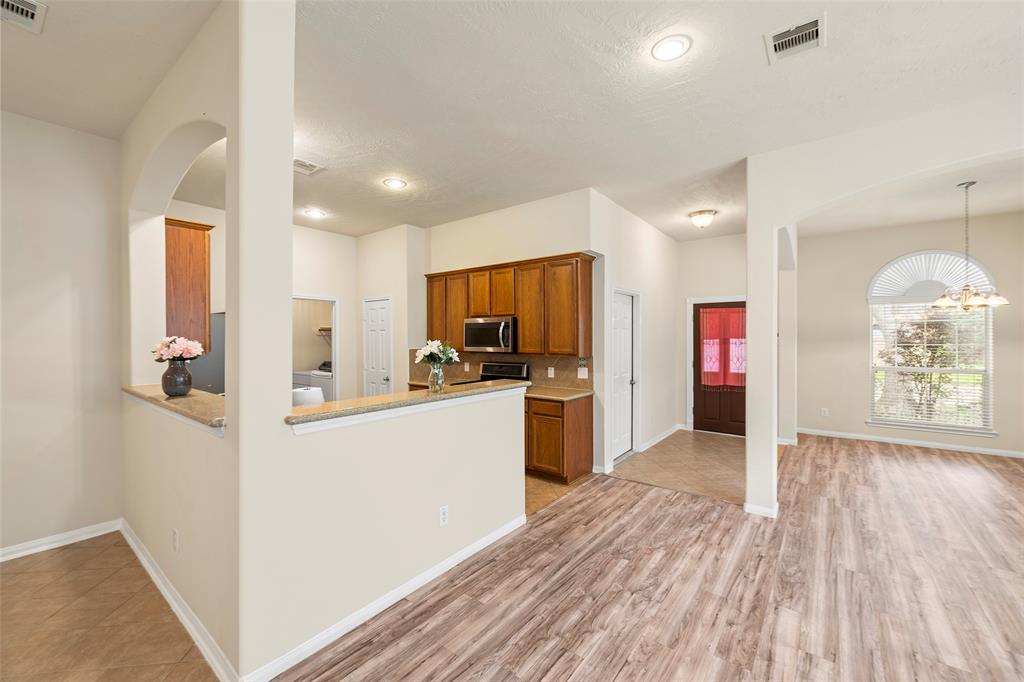 1525 Sunmeadow Boulevard, Friendswood, Texas image 7