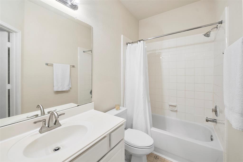1525 Sunmeadow Boulevard, Friendswood, Texas image 17