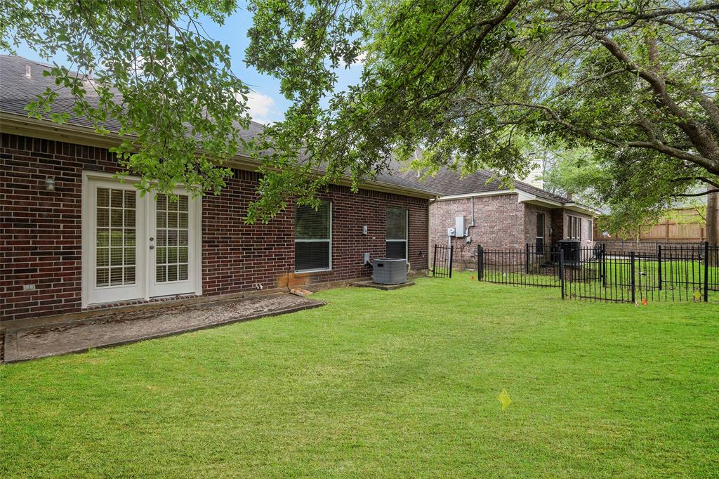 1525 Sunmeadow Boulevard, Friendswood, Texas image 25