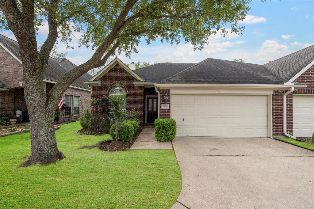 1525 Sunmeadow Boulevard, Friendswood, Texas image 29
