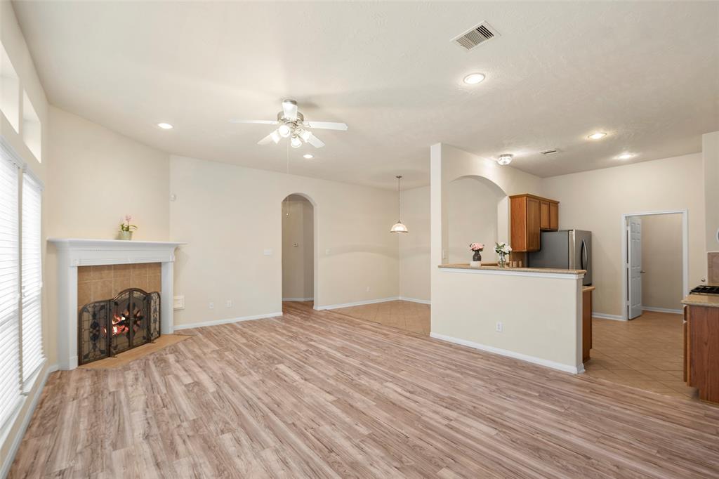 1525 Sunmeadow Boulevard, Friendswood, Texas image 13