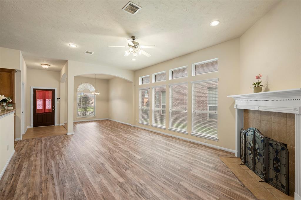 1525 Sunmeadow Boulevard, Friendswood, Texas image 12