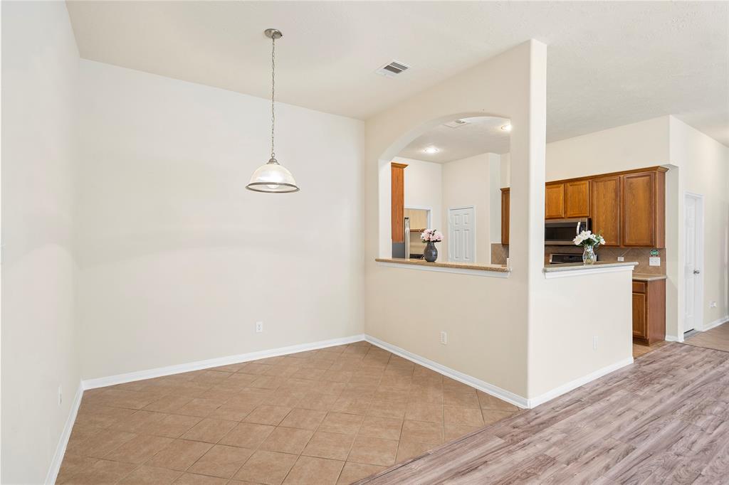 1525 Sunmeadow Boulevard, Friendswood, Texas image 8