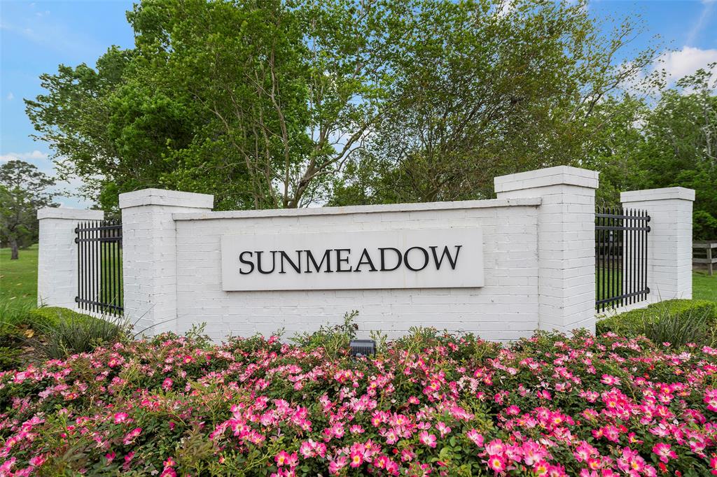 1525 Sunmeadow Boulevard, Friendswood, Texas image 2