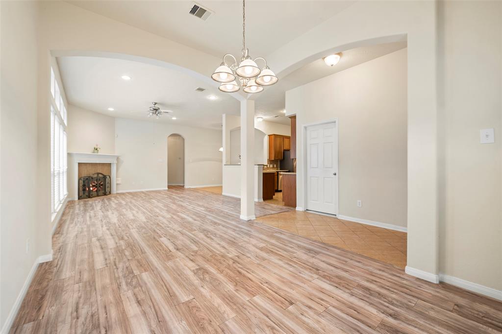 1525 Sunmeadow Boulevard, Friendswood, Texas image 6