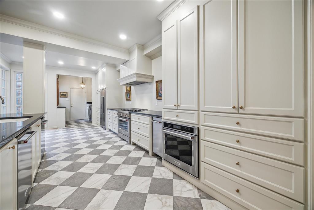 7603 Olympia Drive, Houston, Texas image 17