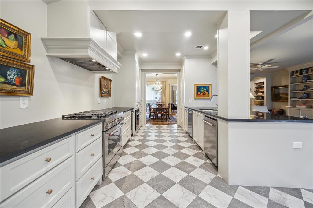 7603 Olympia Drive, Houston, Texas image 14