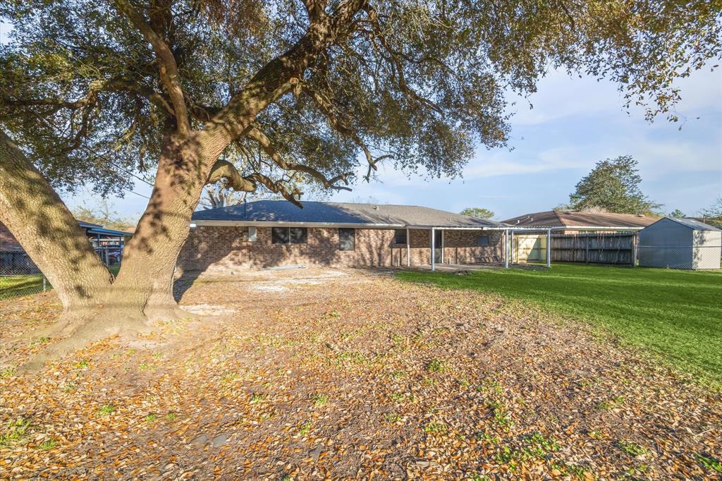 412 Lyndale Drive, Highlands, Texas image 29