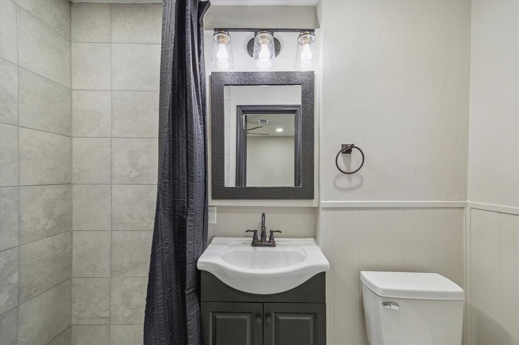 412 Lyndale Drive, Highlands, Texas image 23