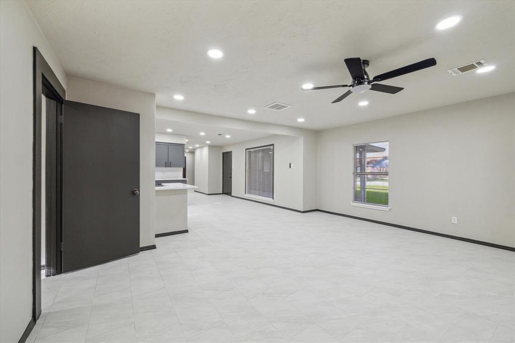 412 Lyndale Drive, Highlands, Texas image 10