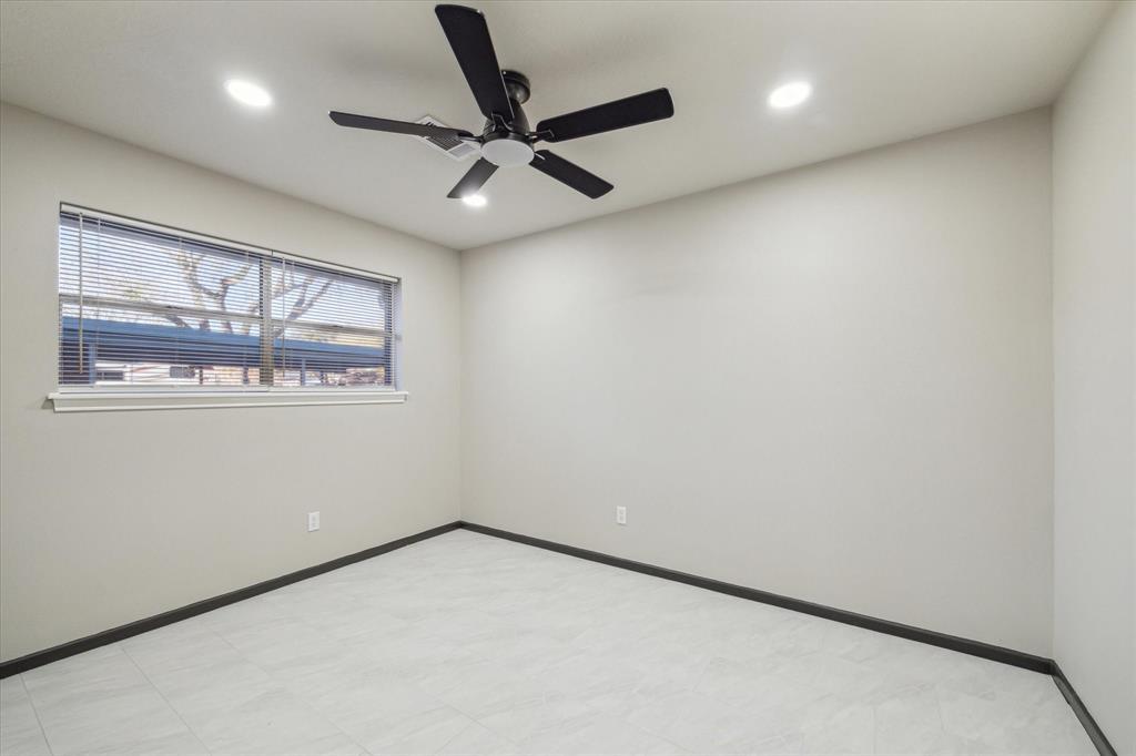 412 Lyndale Drive, Highlands, Texas image 6