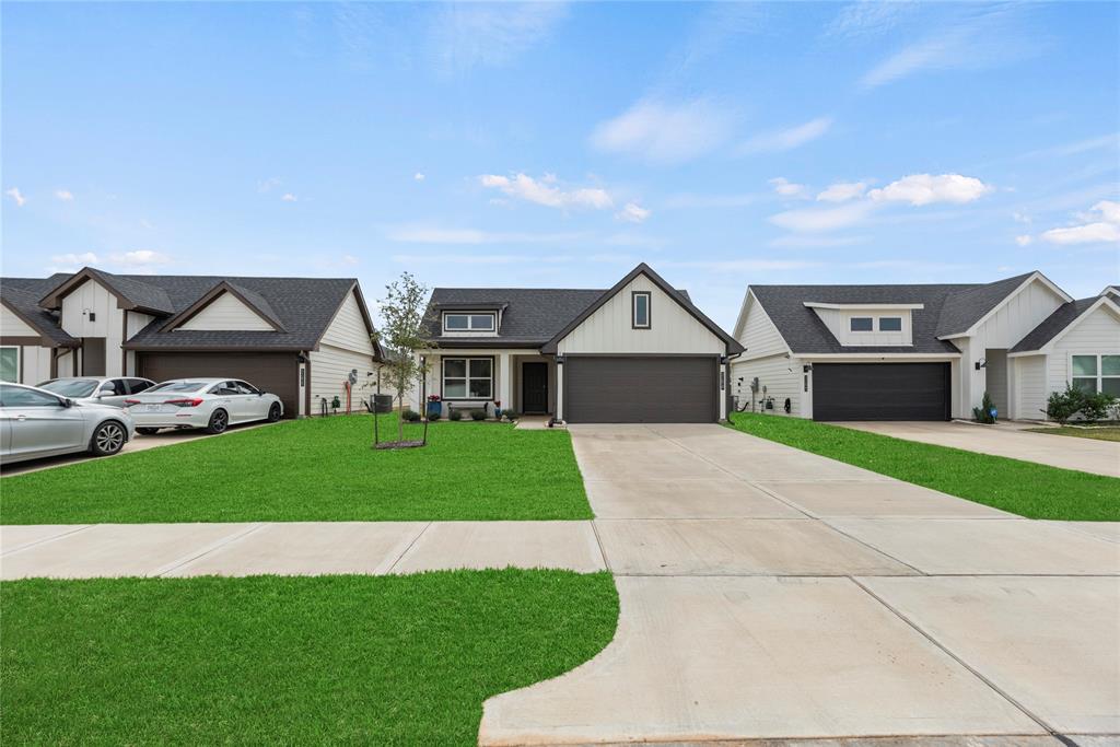 31619 Featherstone Trail, Fulshear, Texas image 3