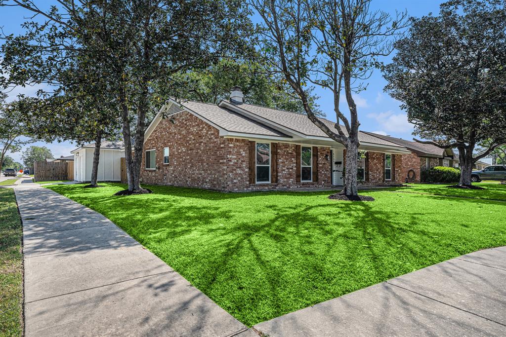 8734 Collingsdale Road, La Porte, Texas image 2