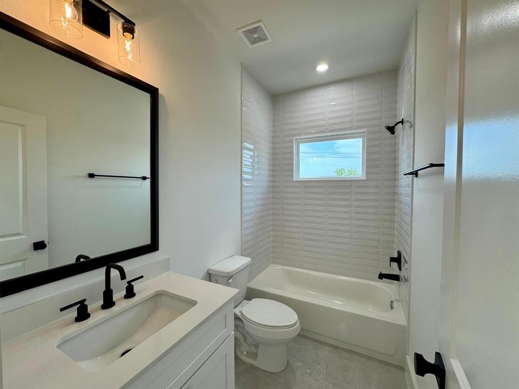 1639 Beall Street, Houston, Texas image 17