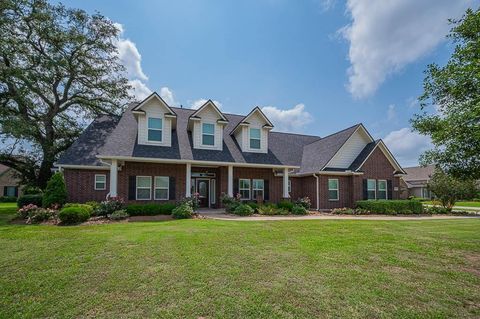 A home in Angleton