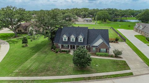 A home in Angleton